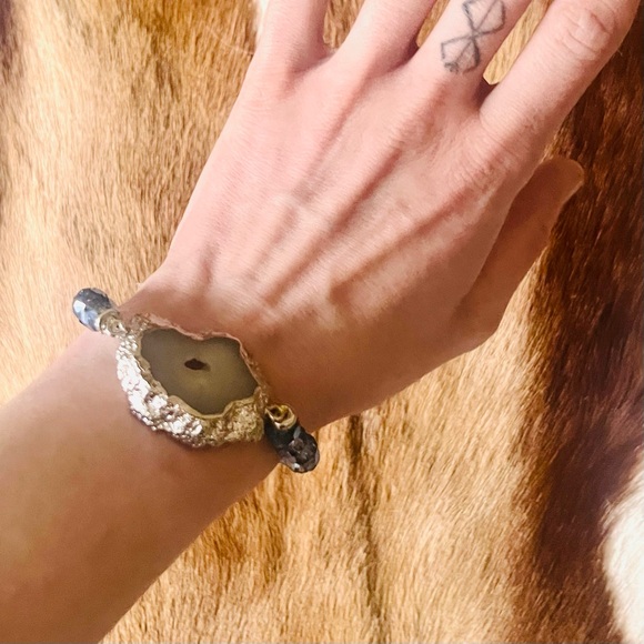 ๐ blue agate crystal elasticize bracelet with shimmering beads - Picture 10 of 12